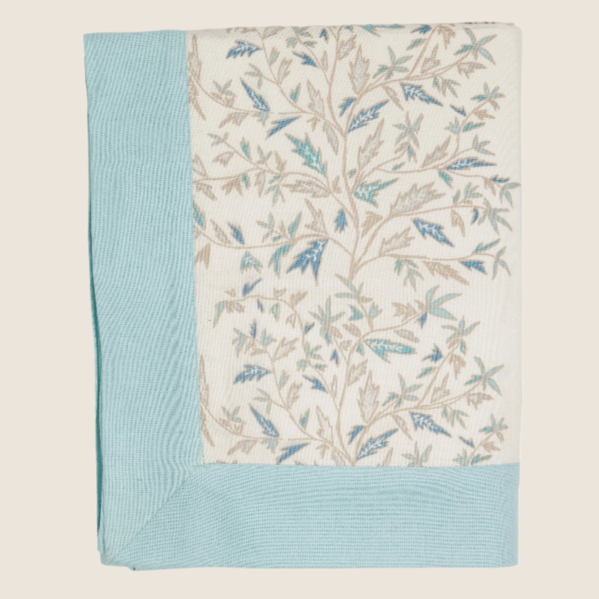 hollyvine tablecloth with light blue border